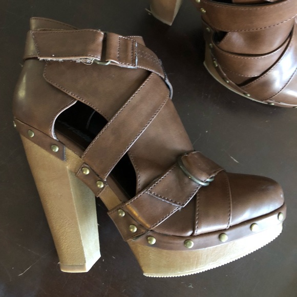 Brown heels - Picture 1 of 5